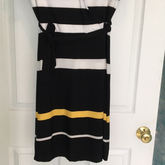 3/$25 Like New Dress - Picture 2 of 4